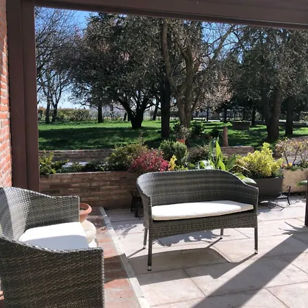 Tavanara Nocleg ze śniadaniem *